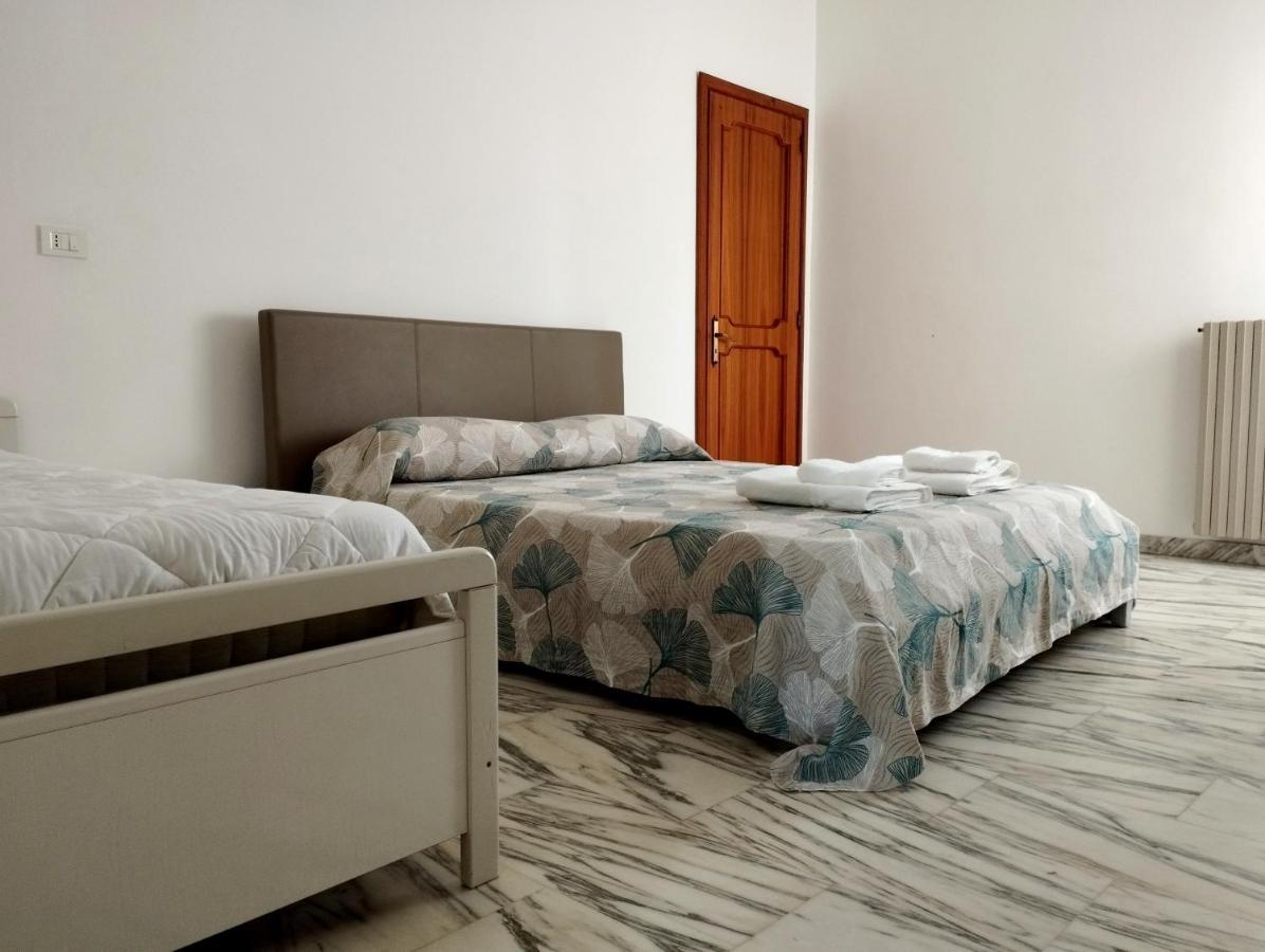 Thomas'S Home - Appartamento A Comiso Esterno foto